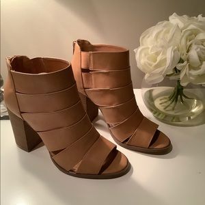 NWT 7.5 Tan Boho Heels✨